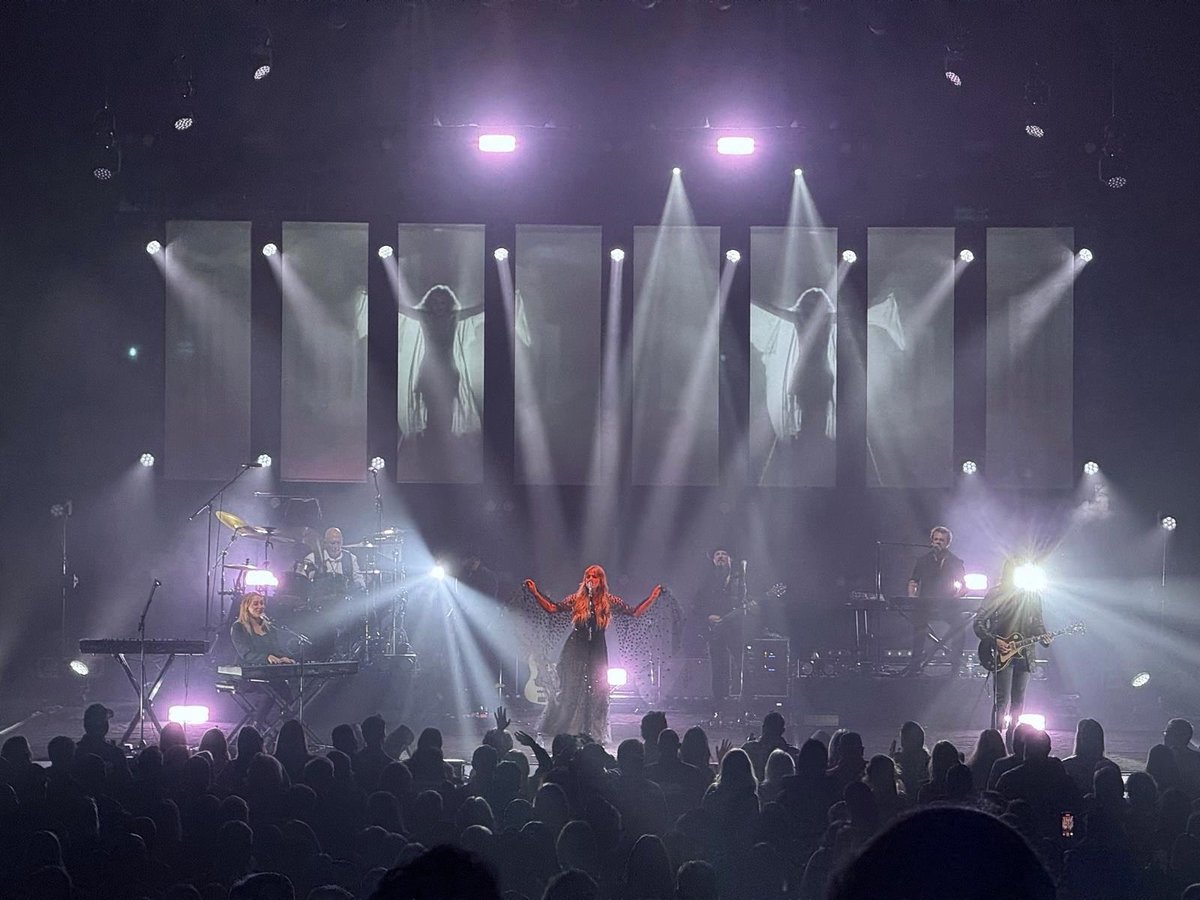 rumoursfm's tweet image. SPOKANE!! ❤️❤️ What a first night together! Amazing turnout for us and glad we scheduled you into our US tour. Thanks for a wonderful reception and your kindness at the after show signing. God bless and see you next year. 🙏 #rumoursoffleetwoodmac #fleetwoodmac #Spokane