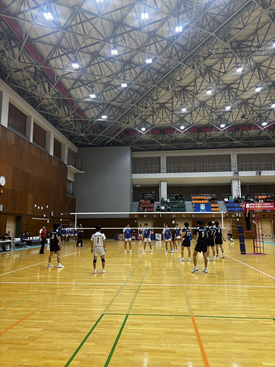 tokai_vb's tweet image. 【2025年度東海秋季男子1部リーグ戦5日目】
Bコート第2試合目
愛知大学vs静岡産業大学藤枝校舎

25-16
25-23
25-19

セットカウント3-0で愛知大学の勝利です！