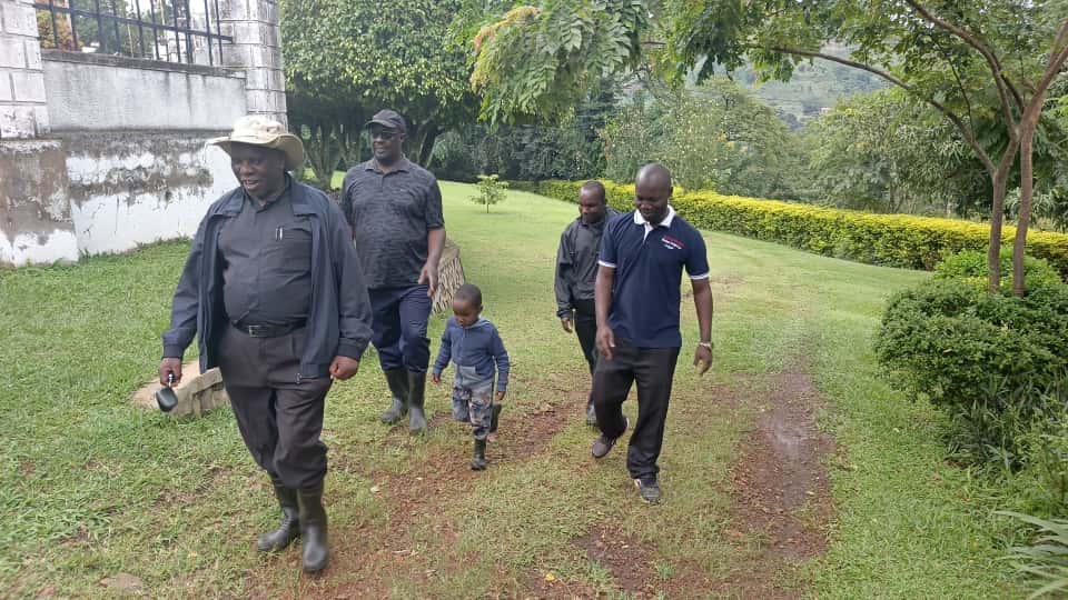AndrewByakutaga's tweet image. Yesterday 11th October 2025, my wife and I were honored to host Monsgnor Robert Mugisa Abooki, the Vicar General of Hoima Catholic Diocese together with his Assistant Fr. Kyeyune Amooti at our home. We discussed ways of mobilizing our people to improve household incomes majorly…