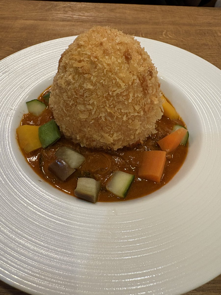 gaming_daa's tweet photo. 肉バルBONの
牛タンバターカレー
on the ライスコロッケ

#下北沢カレーフェス https://t.co/RaXi07rE6K