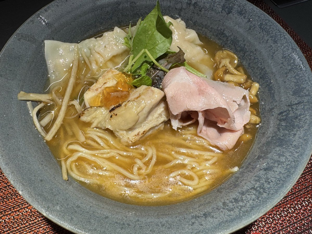 akari_zwei's tweet image. リベンジ訪英

🍜 滑子・秋刀魚節・拉麺 〜 秋薫拉麺 穂2025 〜
　　ガス海老ワンタン ×2

🍜 フランス産 生ポルチーニオイル玉

🍚 長崎産柚子胡椒と有明産海苔のお茶漬け

🍨 マロン…(メニュー撮り忘れ)

キノコ尽くしの秋！

今日も美味しゅうございました🙏