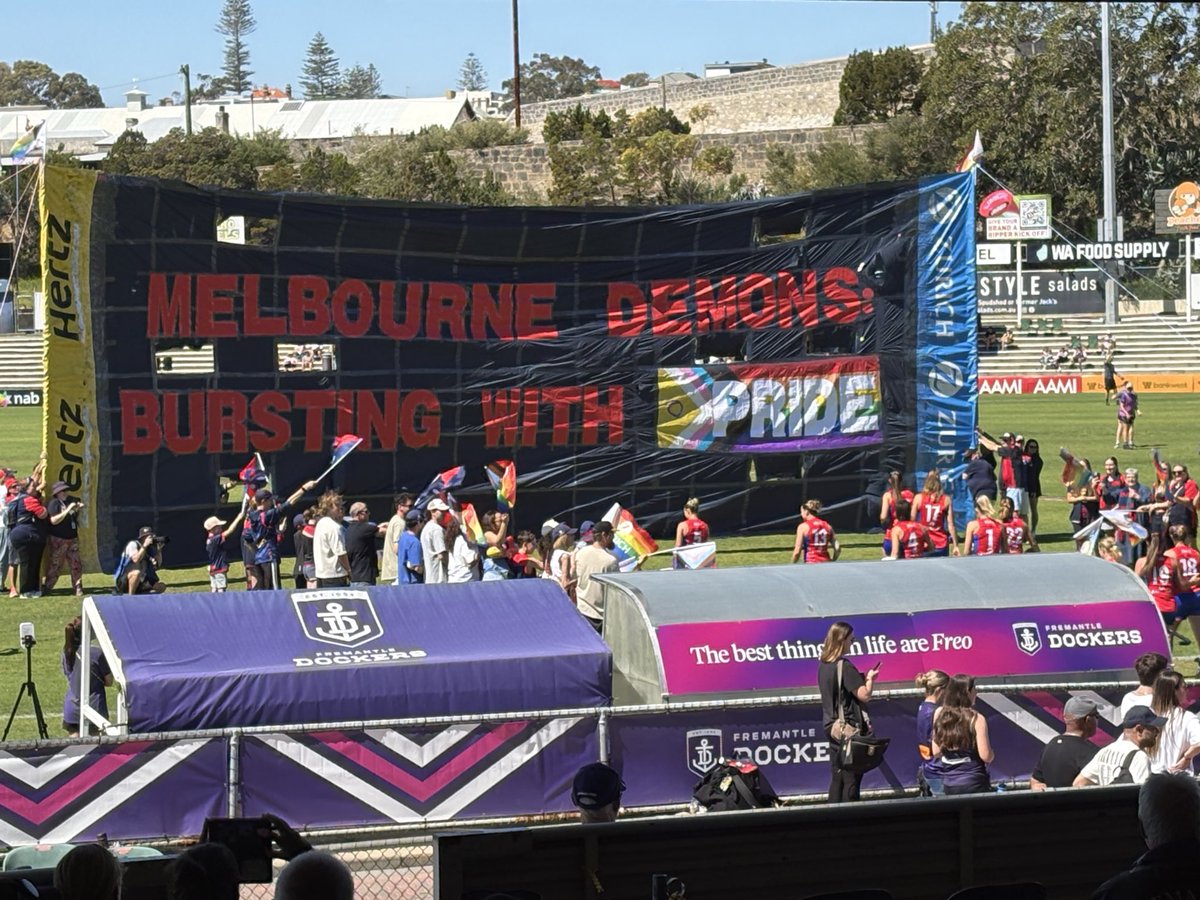 Go Dees. Bring the heat 🔴🔵