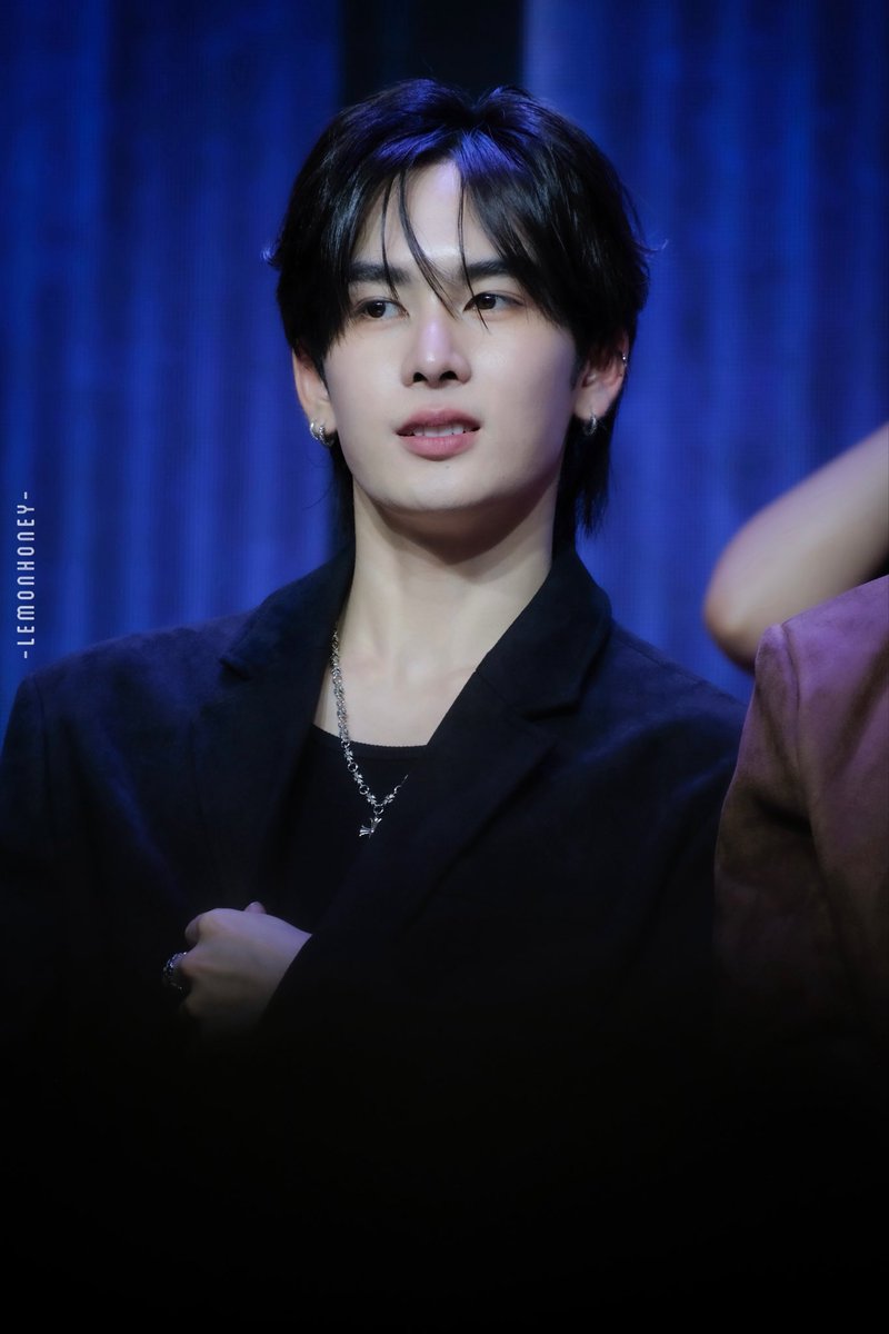 _lemonhoney's tweet image. แซนต้าน่ารักแล้ว น่ารักอยู่ น่ารักต่อ 🤍🫶🏻

PERTHSANTA P10L VN FANMEET   
#Perfect10LinersFMinVietnam
✦ @Ppsanta ⸝⸝ #Santapp ⋆ ࣪. 
 𐔌 #PerthSanta #PerthSanta ౨ৎˊ˗