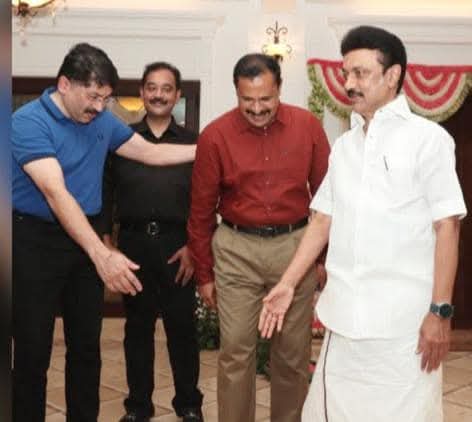Lakshma07776875's tweet image. அவர்களுக்கு சென்னை மேற்கு மாவட்ட கழக தகவல் தொழில்நுட்ப அணி ஒருங்கினைப்பாளர் உயர்திரு  @VinodthVj அவர்கள் பிறந்த நாள் வாழ்த்துகள் தெரிவித்துள்ளார்
@mkstalin @Udhaystalin @Anbil_Mahesh @nchitrarasu @dmksdwing @arivalayam @DMKITwing #UdhayanidhiStalin #Dmk