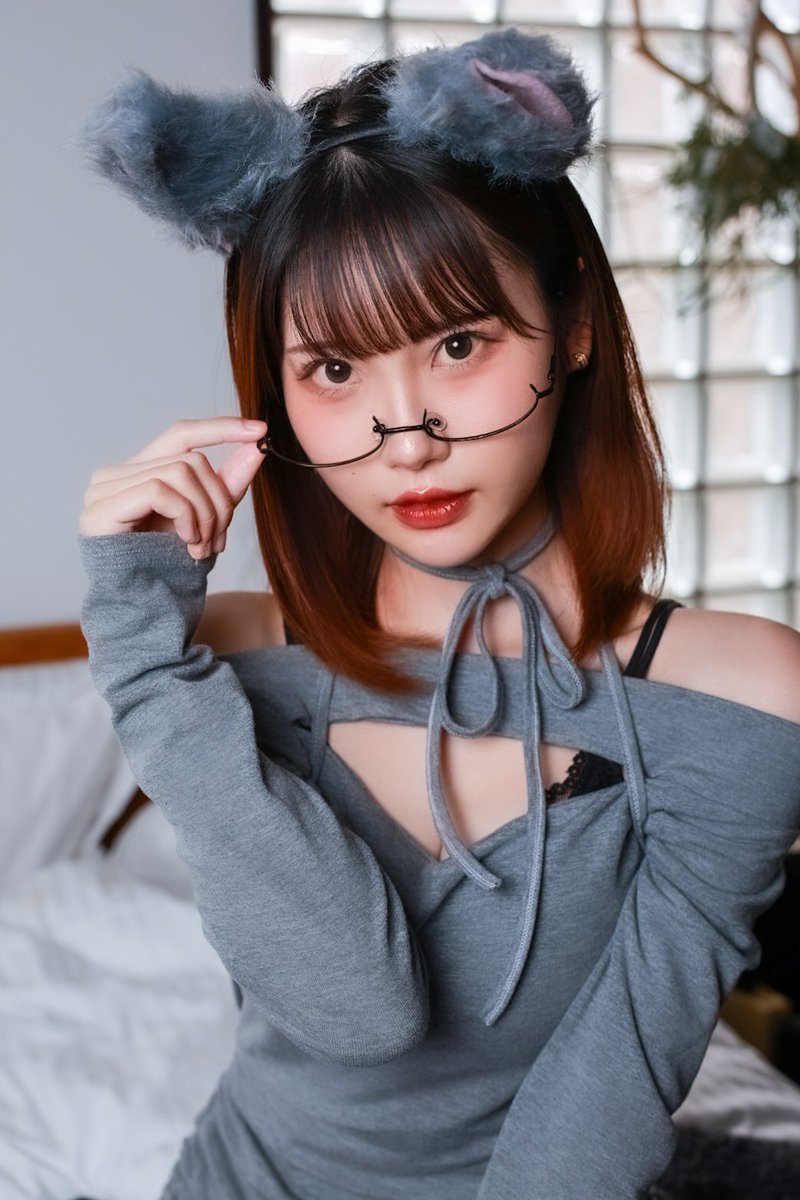 そくほー

Model : #美浜しおん さん(<a href="/4io__on12/">美浜しおん</a>)

#ケモミミ 
#メガネのお姉さんは好きですか
#ポートレート
#はいぱぁカメラ🌊