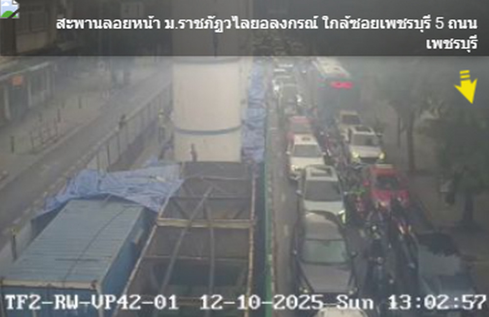 fm91trafficpro's tweet photo. 13.06 น. ติดขัดมาก! ถนนเพชรบุรี ขาออก ผ่านแยกราชเทวี ไปทางประตูน้ำ รถติดขัดมาก ท้ายแถวสะสมอยู่ที่สะพานข้ามแยกยมราช ส่วนฝั่งขาออก ก็แน่นเหมือนกัน ท้ายอยู่ที่แยกชิดลมเพชร และด้านถนนพญาไท ขาเข้า มุ่งหน้าแยกราชเทวี ก็ติดขัด ท้ายแถวสะสมอยู่ที่อนุสาวรีย์ชัยฯ #รายงานจราจร #รถติด #FM9 https://t.co/52yIrwYC7D