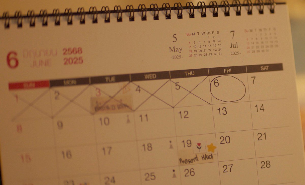 เขม: ผมพร้อมตายแล้วครับแต่ก่อนจะตายผมฝากทำงานส่งอ. ให้หน่อยได้ไหมเลยเดทไลน์มานานแล้ว

รำพึง: เออ (ลำบากกูจริงๆ)
Khemjira The Series EP10 
#เขมจิราต้องรอดEP10