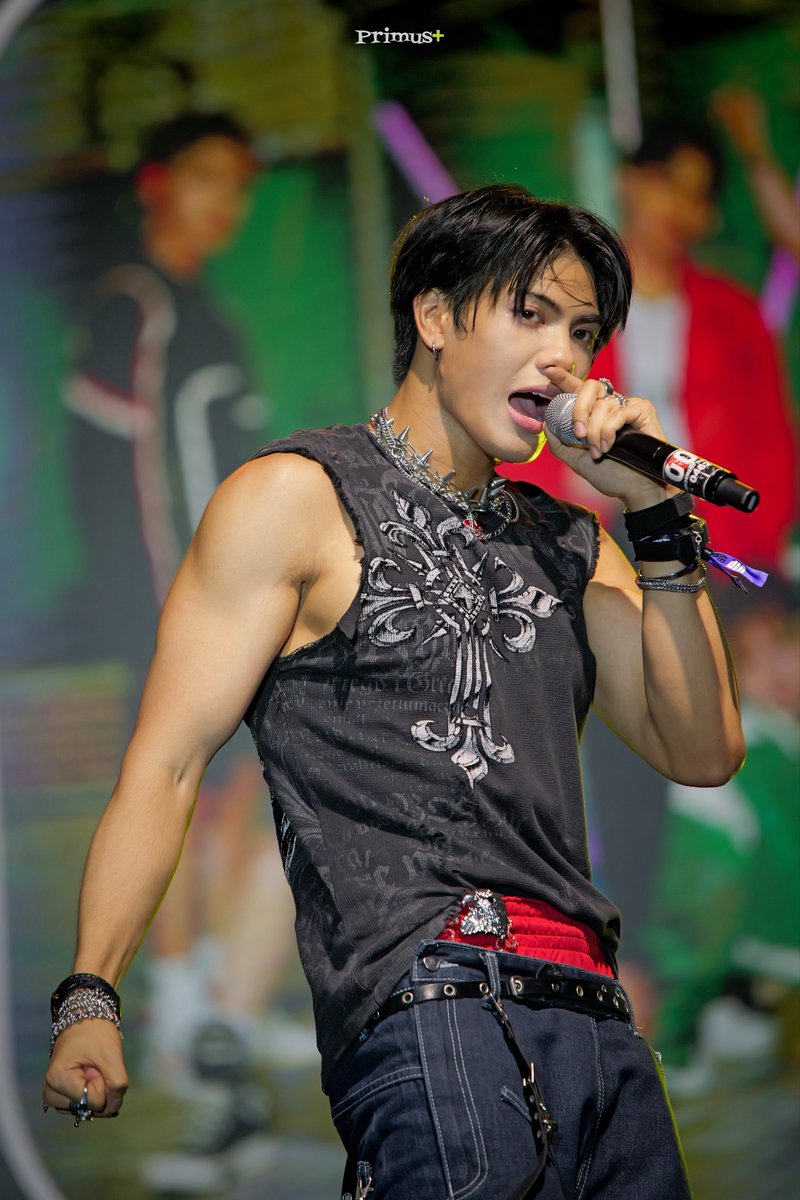 251011 📸 NEW:ID WILSON
BRIDGETOWNE OPEN GROUNDS

NEWID LIGHTS UP THE NIGHT
#NEWIDXBlackoutManila
#NotJustAFestival #BlackoutManila 

#NewID_Wilson @/whateverwilson
#New_ID <a href="/official_newID/">New:ID OFFICIAL</a>