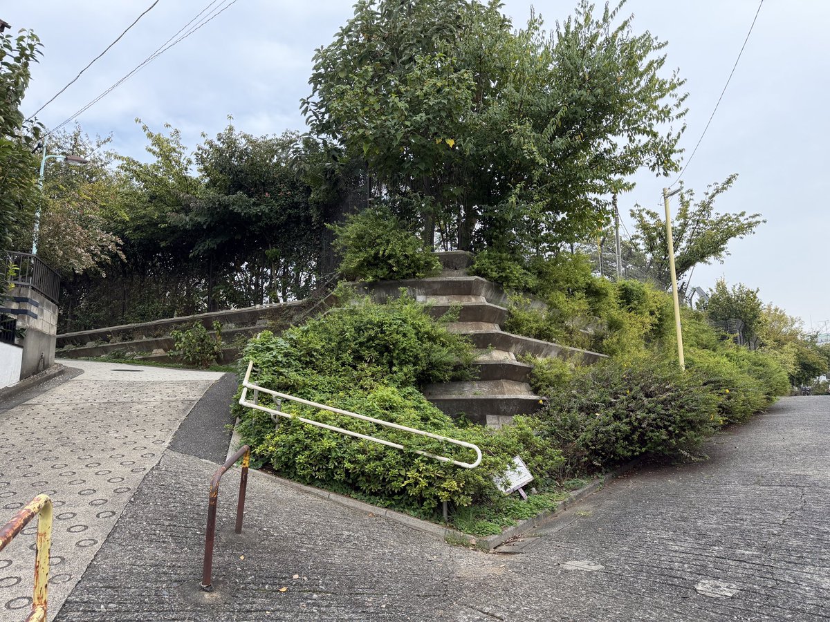 matsumoo's tweet photo. 代々木八幡宮や参宮橋を聖地巡礼。「思い出というより日常」と称していた明里は、ラストの踏切で貴樹に気づいていたように思える。
#秒速5センチメートル https://t.co/UTojMP3yQ1