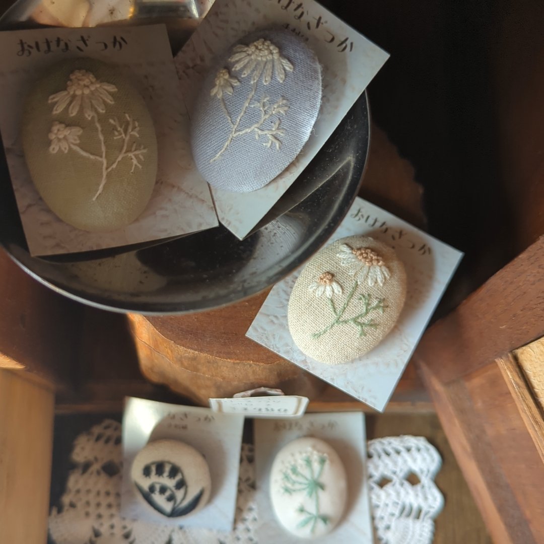 moca_m_o's tweet photo. atelier and shop moca
🍁🍂┈𝙾𝙿𝙴𝙽┈🍁🍂
このあと19時まで営業しております🙇‍♀️
昨日CHIEがもこもこアイテム紹介していたので今日は繊細アイテムご紹介🕸🕸🕸どちらにも良さがありますよね✨皆さんはもこもこ系と繊細系どちらがお好きですか〜⁉️今年の秋冬もぜひどちらもお楽しみ下さい❣️suu🐞 https://t.co/HOPWF8mMXC