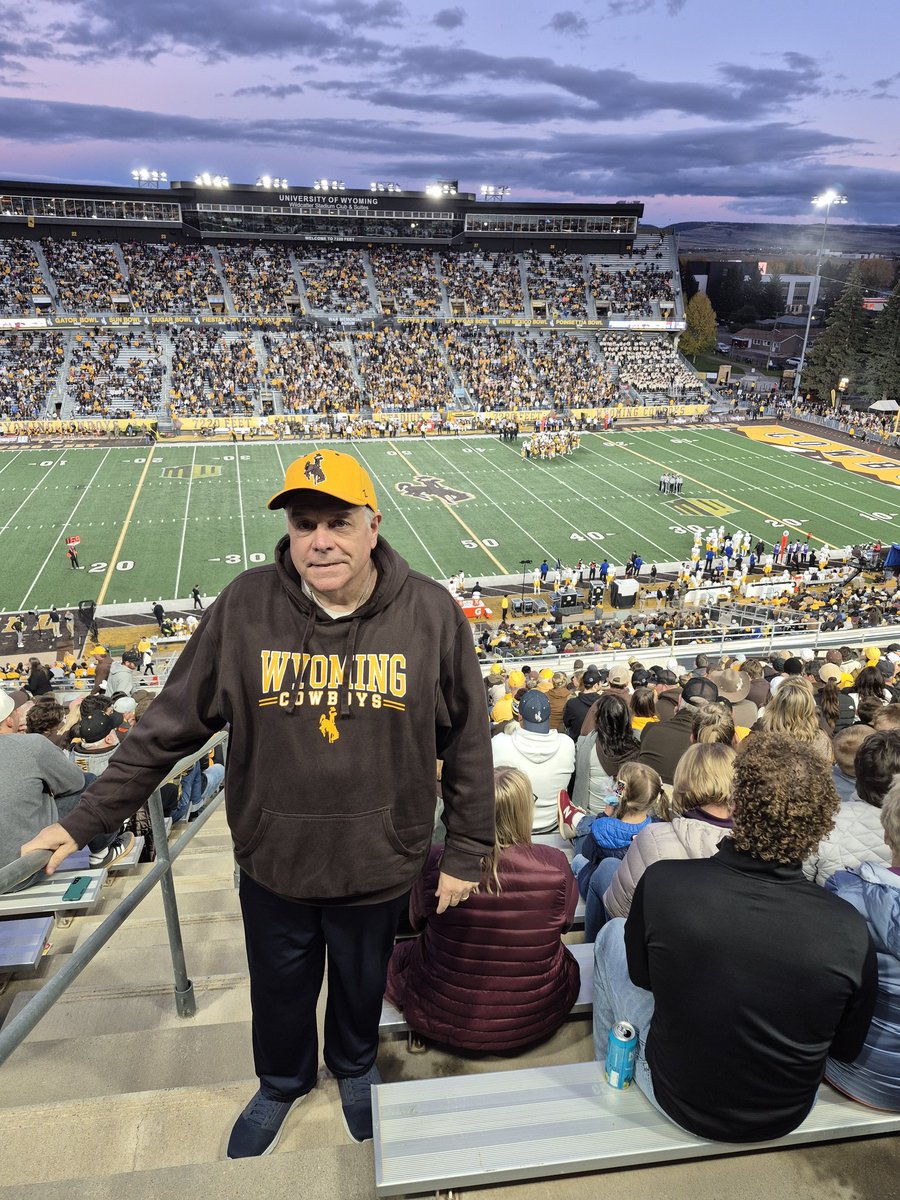 mikebartello's tweet image. San Jose St. Spartans at Wyoming Cowboys #GoPokes