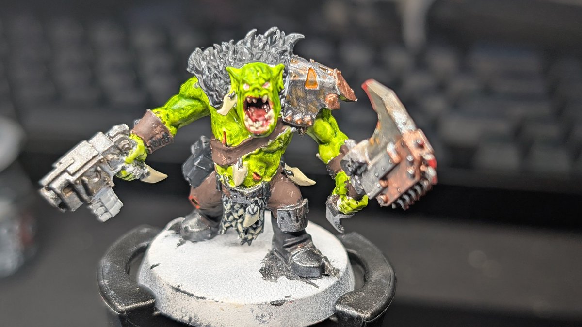 Live with some CS then we are painting more orks!

Twitch.tv/dricksus