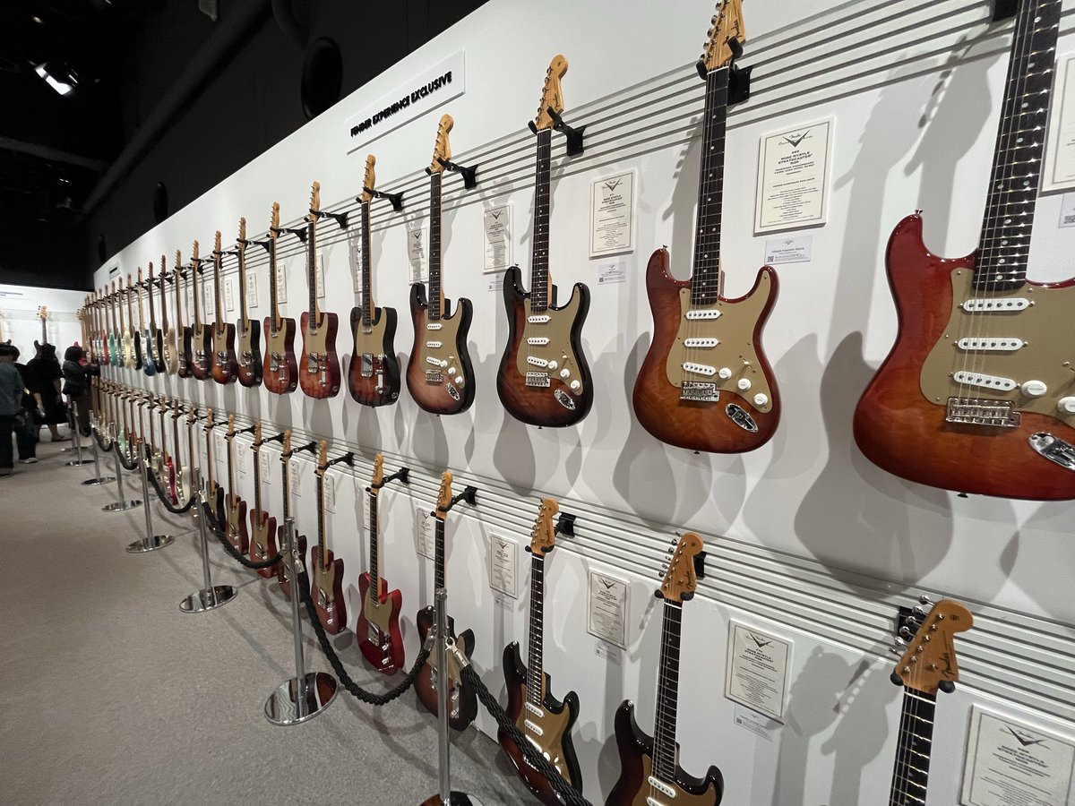 KINOPIN1971's tweet image. フェンダー吉川晃司トークショー行ってきました😀近くで観られトークも最晃でした！その後スタンプラリーでフェンダーグッズもGET👍
#吉川晃司
#フェンダー
#FenderExperience2025