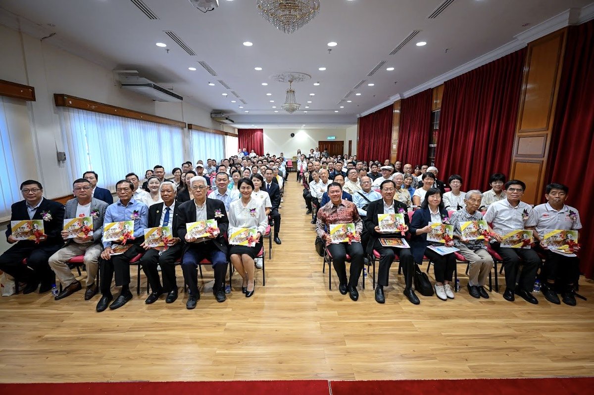 NgaKorMing's tweet photo. I am honoured to be invited as the guest of honour to officiate Tan Kah Hee memorial museum.
Tan is an iconic figure among Chinese community, a philanthropist, educationist and a patriot.
Yes, he is also the founder of Xia Men University.
#UnityInDiversity
#RememberPeace https://t.co/deJ3yORJSU