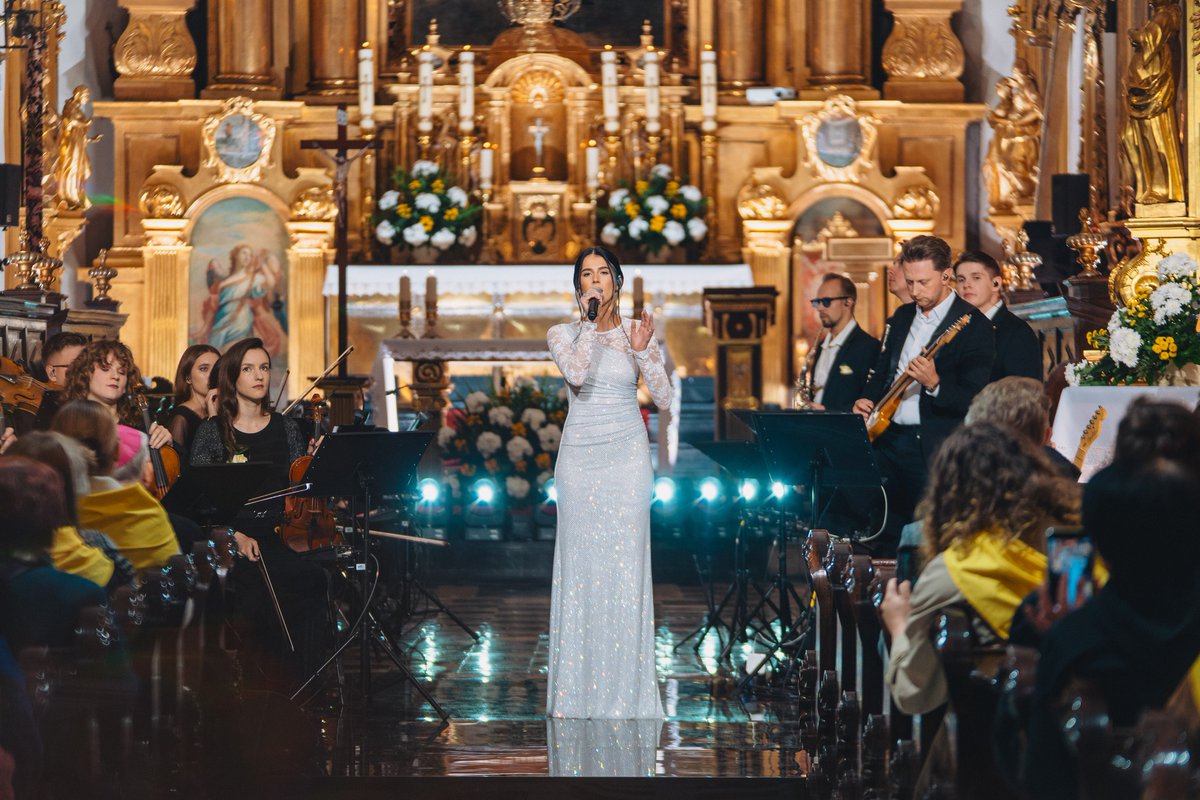 Dzisiaj o godz. 17.30 TVP1 wyemituje Koncert Galowy XXV Dnia Papieskiego pt. „Jan Paweł II – prorok nadziei” zarejestrowany w Bazylice św. Floriana w Krakowie.  #DzieńPapieski #JanPawełII #FundacjaDziełoNowegoTysiąclecia

fot. za: <a href="/ReligiaTVP/">ReligiaTVP</a>