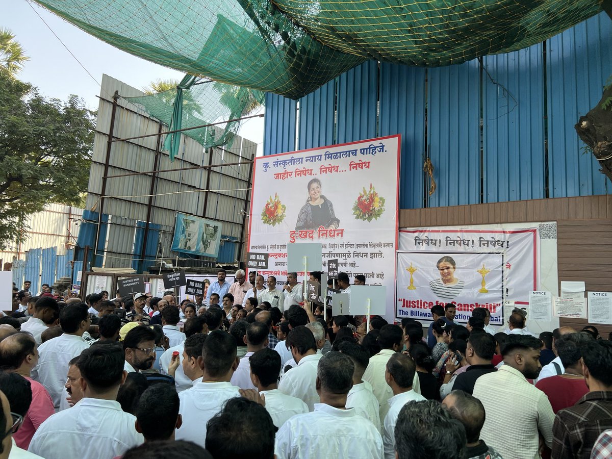 shettyniraj25's tweet image. Thousands gathered for protests in Jogeshwari, Mumbai against police inaction demanding justice for Sanskruti and arrest of Builder Bhavesh Sanghrajka of Sharaddha builders @MumbaiPolice @mybmc @CPMumbaiPolice