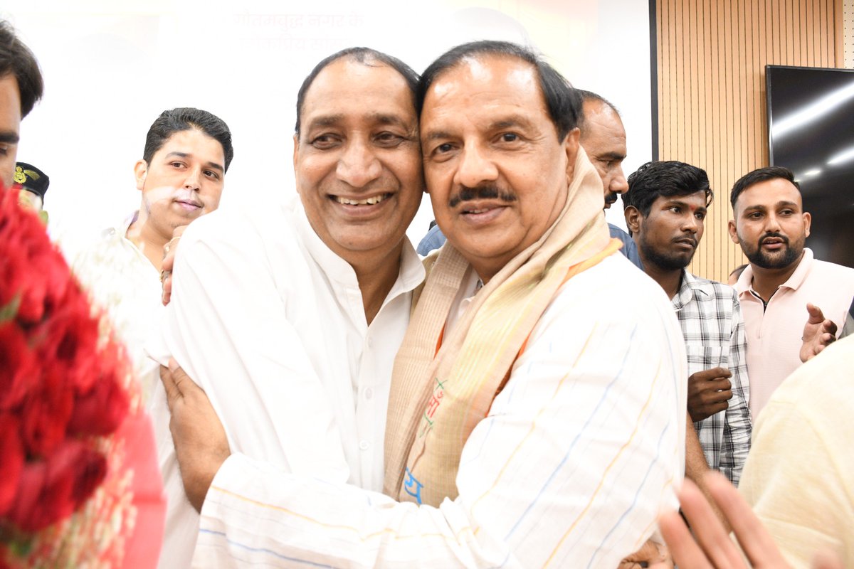 dr_maheshsharma's tweet image. दादरी विधानसभा के जनप्रिय एवं लोकप्रिय विधायक मा. श्री @tejpalnagarMLA जी को जन्मदिन की हार्दिक बधाई एवं शुभकामनाएं।

मैं ईश्वर से आपके उत्तम स्वास्थ्य एवं दीर्घायु की कामना करता हूं।