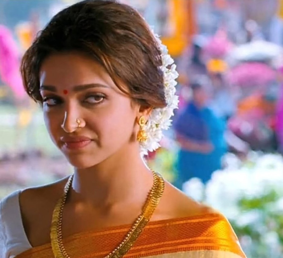 Bhavana562's tweet image. Me looking at that one guy who thinks every girl wants him.