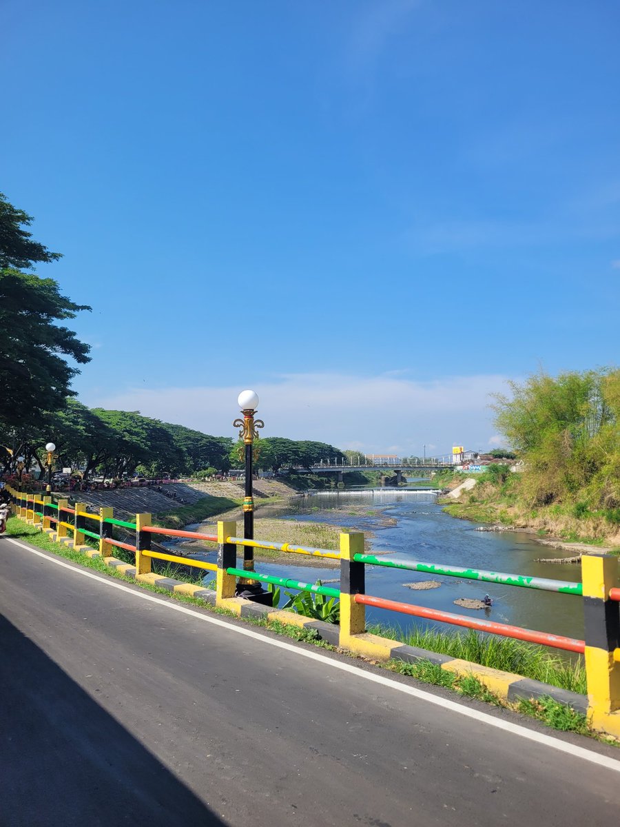 Baru pertama kali kesini, lumayan buat duduk² semilir udara pagi, tipsnya jangan lebih dari pukul 08.00, udah panas terik.