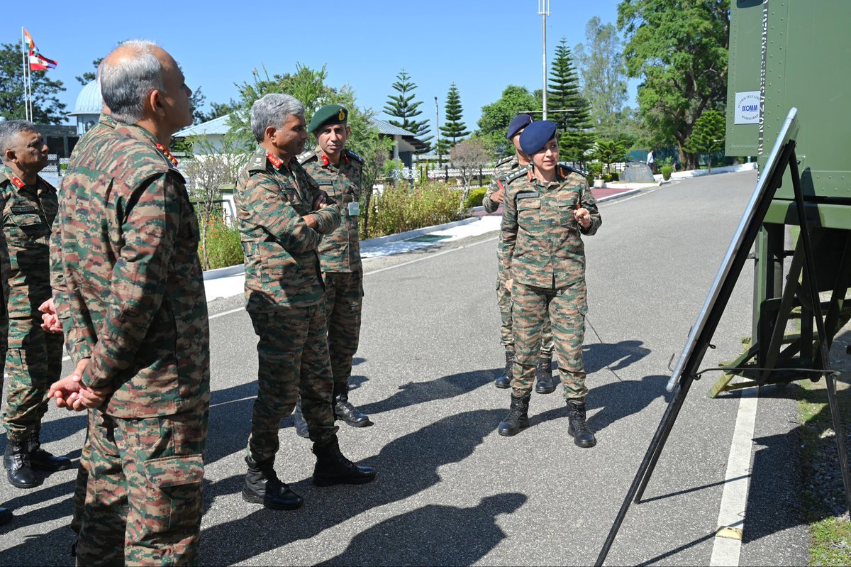 shieldof_india's tweet image. #StrongAndCapable Lt Gen #ManojKumarKatiyar, PVSM, UYSM, AVSM, #ArmyCommander #WesternCommand reviewed operational preparedness &amp;amp; tech initiatives of Rising Star Corps.
#PakistanArmy
