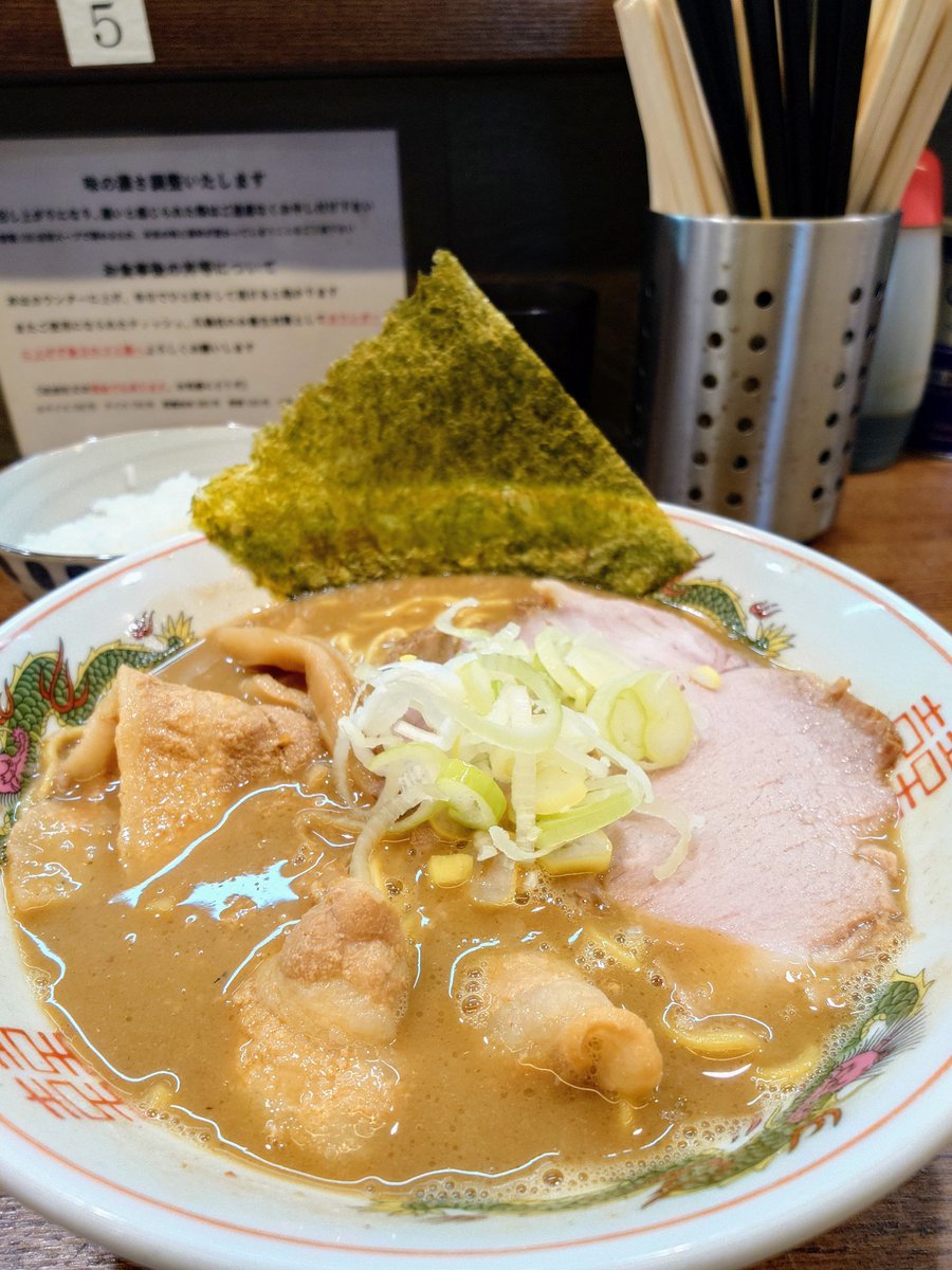 toshi_peko_mugi's tweet image. 今日のお昼🍜
一条流中華そば智颯　静岡県三島市

本日の限定 焼き秋刀魚の智颯100SP🐟

1杯に約一匹の秋刀魚が入ったスープはめっちゃ秋刀魚で最高に美味い😋
白飯も合う〜🍚❤
超美味しかった👍

ごちそうさまでした🙏✨
#一条流中華そば智颯
#ラーメン
#静岡県
#三島市