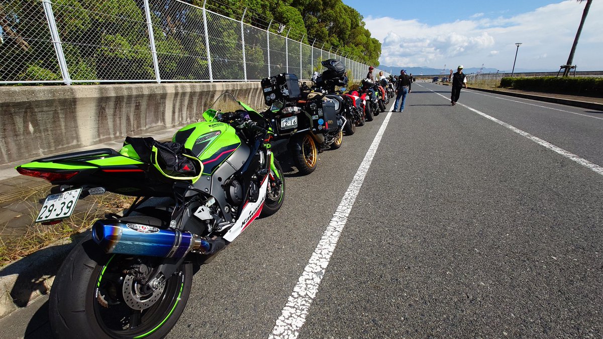 まめ 国内2月2日発売予定】アトモス × アディダス オリジナルス 