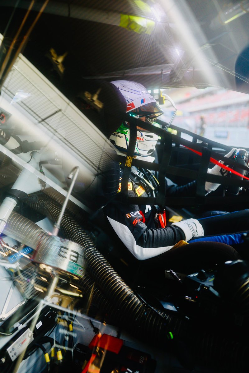 augustofarfus's tweet photo. Hola! We’re at @Circuitcat_eng this weekend, it’s “el final” for this year’s @GTWorldChEu.

The “office” is clean and tidy.. 😅
..so, get ready! 👊

#GTWorldEurope https://t.co/hx6JpN8rGr