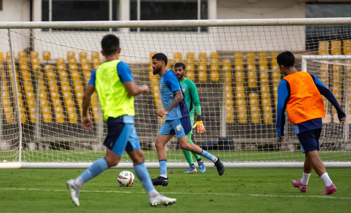 DattaNilanjan's tweet image. Going through the motions for the sake of it?
Or actually training with intent and purpose?
Clearing doubts? Or creating new ones? 🤷♂️
Who’s got real character -- still wondering.🤔
#IndianFootball
📸@IndianFootball
