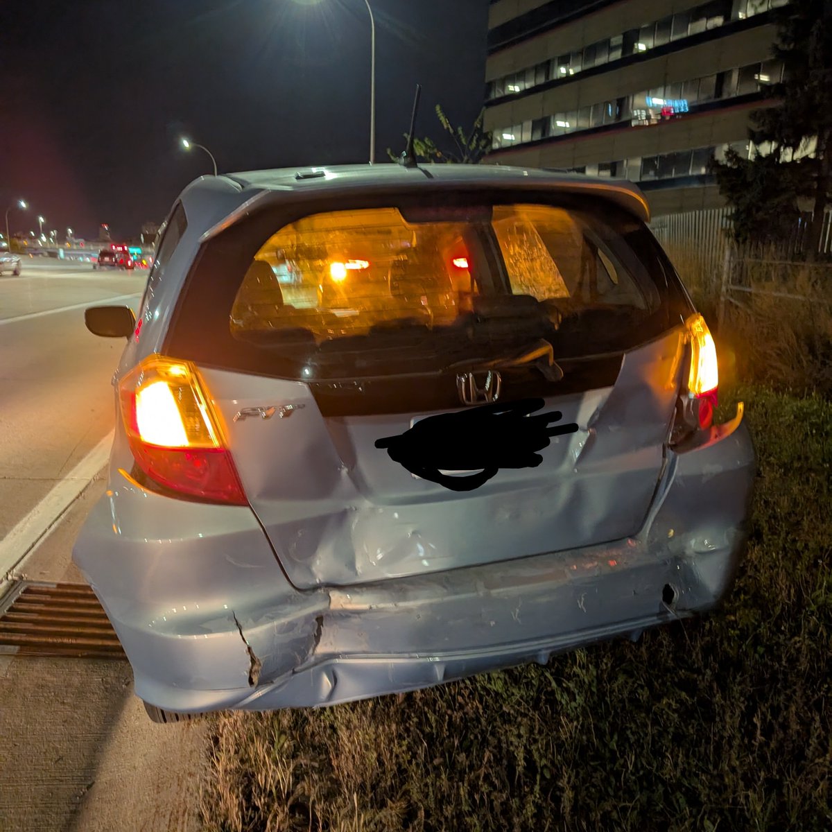 atWisely's tweet image. Was just in a crash. Neck hurts but I think I&apos;m fine

The other person was driving with a revoked license and didn&apos;t have insurance

Talking to insurance more in the morning, but I need my car to work and money was already pretty rough for me right now