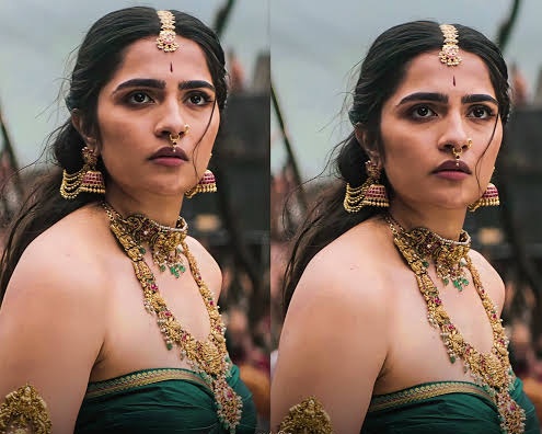 ctrl_sarcasm's tweet image. Hello @rukminitweets
It's a crime to be this cute and still choose to be the villain. 💔💔
Aakhir kya bigada tha @shetty_rishab ne aapka?
#Kantara #RukminiVasanth #RishabShetty