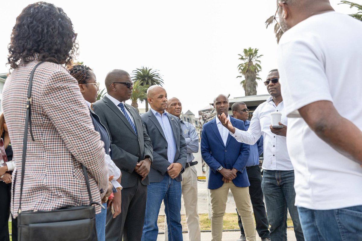 CRANamibia's tweet image. Strengthening ICT Cooperation between #Namibia and #Botswana 🤝

Hon. @EmmaTheofelus, Minister of Information and Communication Technology (@MICTNamibia), together with her Botswana counterpart, Hon. @david_tshere, led a bilateral working visit to Swakopmund to enhance…