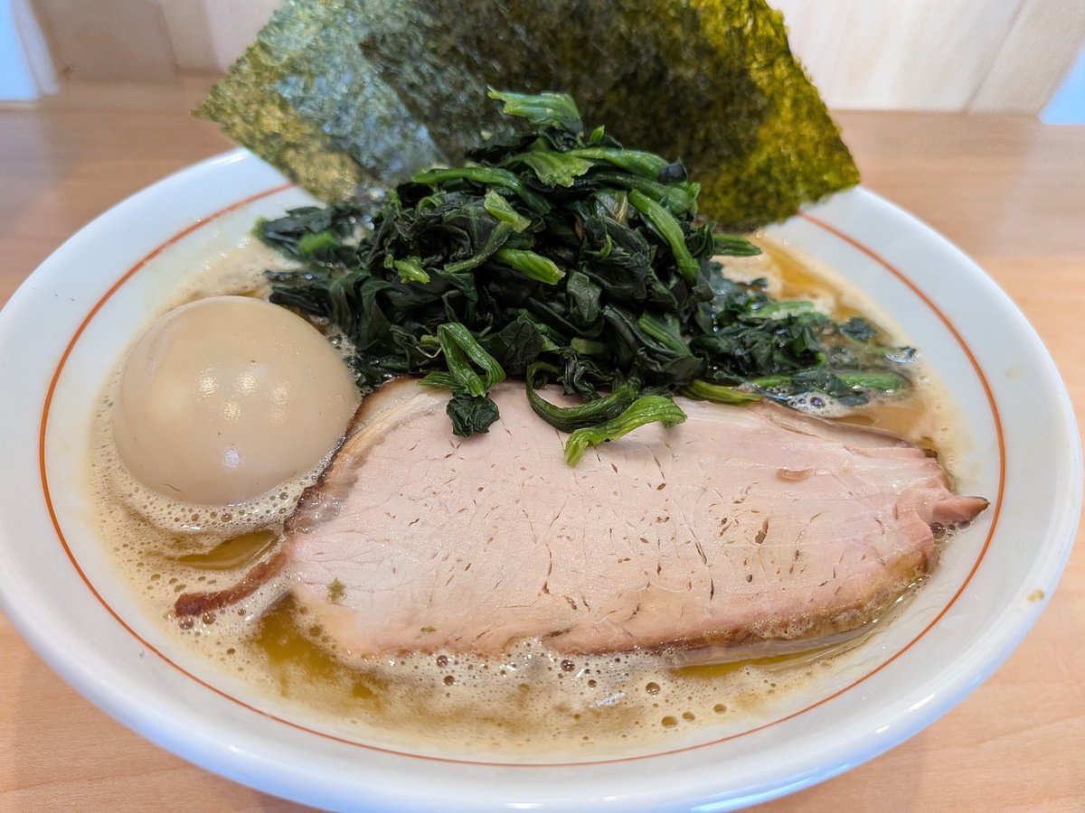 kadu0122's tweet image. 日曜日ということで🍜ひさまつ軒さんへ
限定 豚骨醤油ラーメンほうれん草マシいただきました😋
またまたまたまたやられちまいました、スープひとくちで昇天クラスに #うまーみん
麺もスープを良く絡ませてくれて、心地よくすすらせてくれます #うまーみん