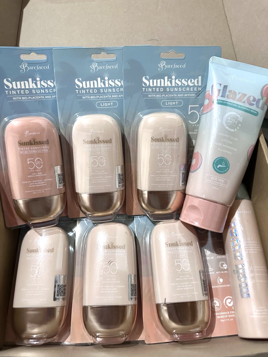 queeen0fcups's tweet image. it’s here! excited to try lahat ng products, also i get so kilig everytime i receive parcel na endorsement ni az, feeling ko gift from god kasi we all used to pray for endos and partnerships for az

#purchAZed | Az Martinez | @_AZMartinez