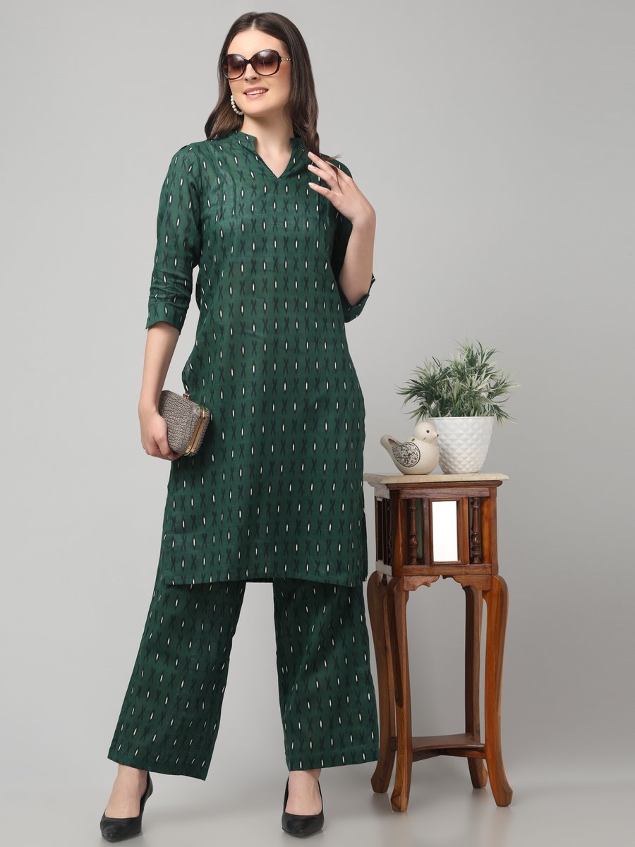 ClassyPlus55276's tweet image. Grace in every step, comfort in every stitch 🌿
This deep green kurta set blends timeless charm with everyday ease — perfect for office days or festive evenings. ✨
#ClassyPlus #KurtaSet #EthnicElegance #GreenKurta #IndianWear #DailyChic #WomenFashion