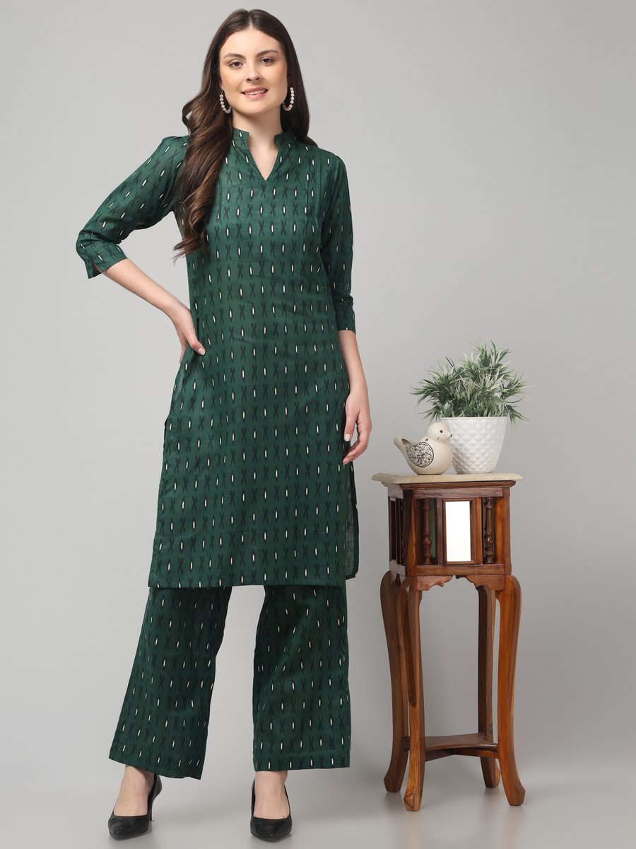 ClassyPlus55276's tweet image. Grace in every step, comfort in every stitch 🌿
This deep green kurta set blends timeless charm with everyday ease — perfect for office days or festive evenings. ✨
#ClassyPlus #KurtaSet #EthnicElegance #GreenKurta #IndianWear #DailyChic #WomenFashion