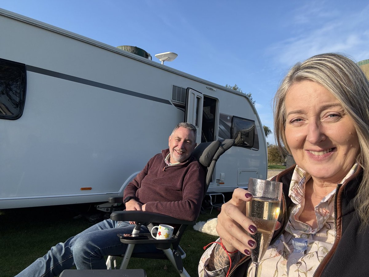 17C in the middle of October 😎 🥂 #caravanlife #octobersunshine