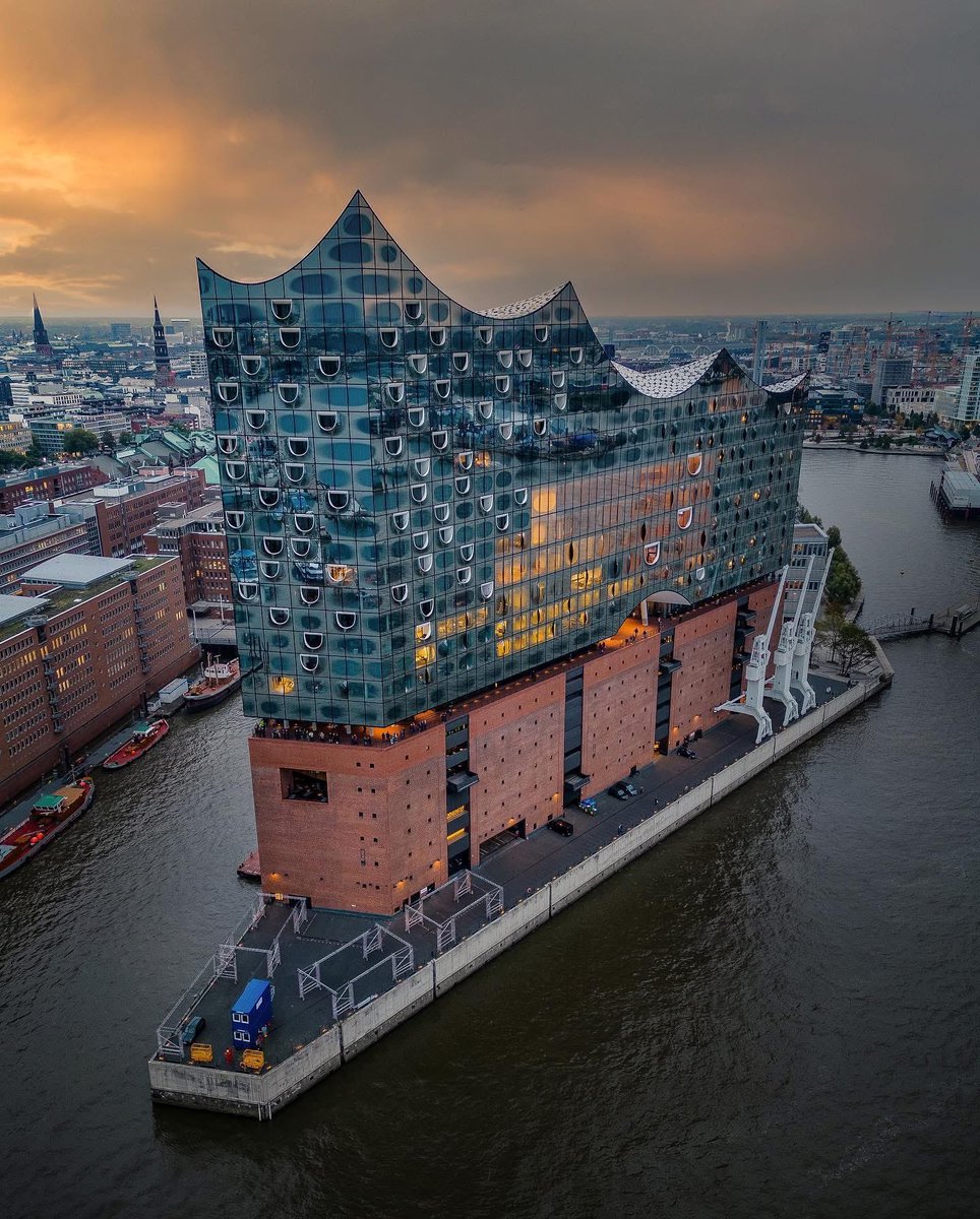 10 Innovative Projects Designed by Herzog &amp; de Meuron

Read the full article: parametric-architecture.com/10-projects-de…