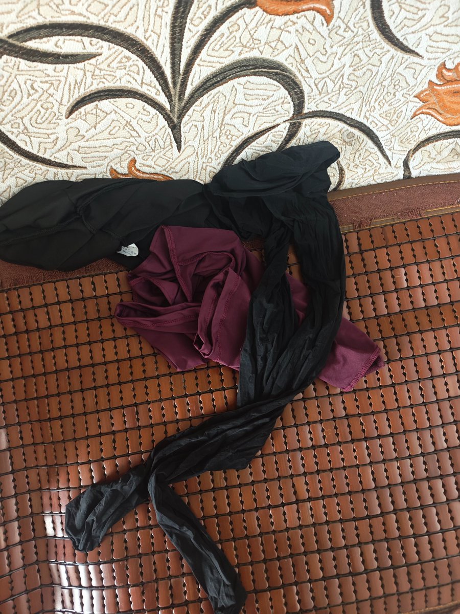 GODV176205's tweet photo. 昨天晚上做的时候老婆穿得秘书装和丝袜，老婆今天叫我扔了，我没有哈哈哈哈 #绿帽 https://t.co/CY4FptWvwh
