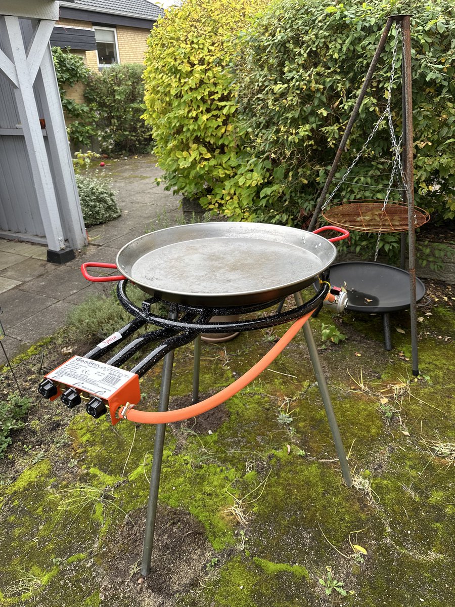 oz1lqo's tweet image. Jeg kan det bare 😎👍🏼😋🥘 #familiehygge #forstadsliv #spanien #søhøjlandet #nuerdetefterår #paellaskills #hvemgørpandenren