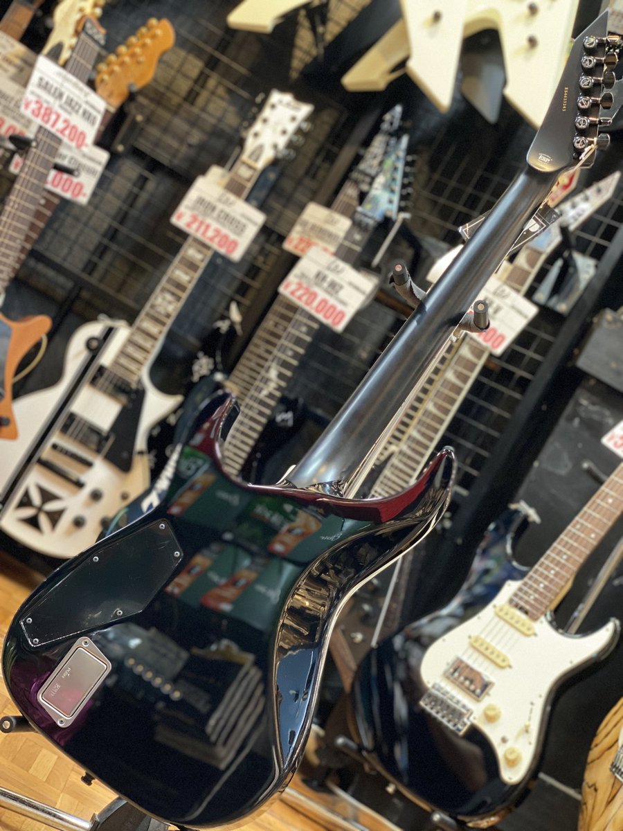 esptechhouse's tweet image. ラウドなギターとしてM-Ⅱと併せてチェックしたいのが、ESP HORIZONシリーズ。

アーチトップは抱え心地が良いのもメリットですね🫶

by #テクハスタッフたがわ

#御茶ノ水 #ESP #エレキギター #ギター