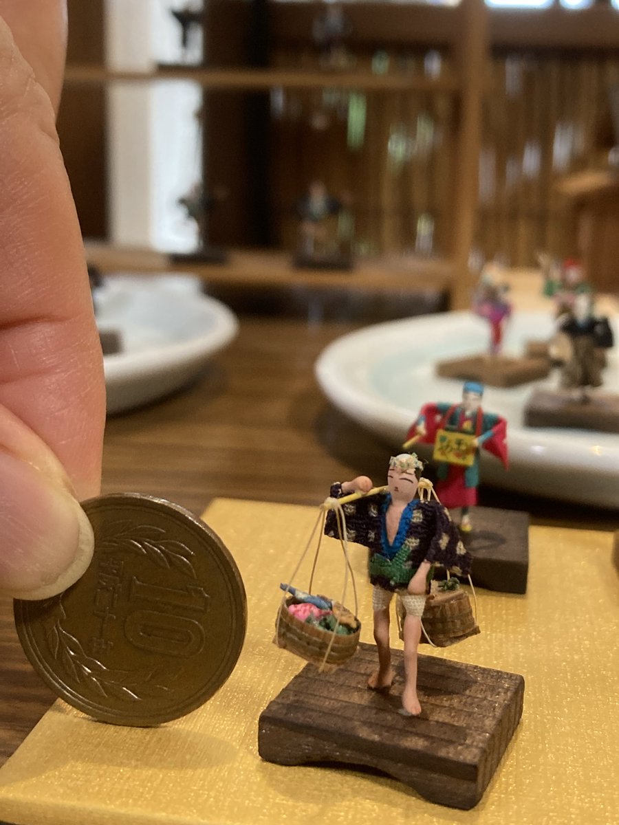 芸工展巡り
相澤鼈甲さんにて
芥子人形
なんという小ささでの造形美でしょう！