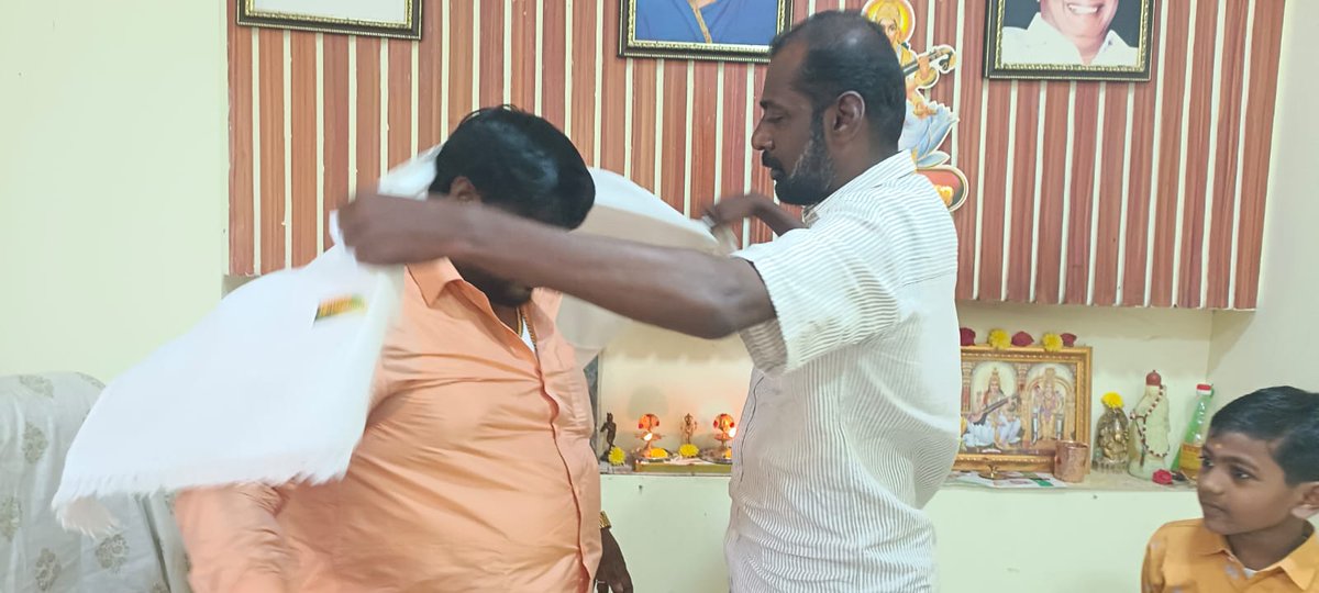 CoimbatoreUpdat's tweet photo. சாலிகிராமம் 129 வது வட்ட கழக செயலாளர், தென்சென்னையின் போர்வாள் பாசறை S.P.குமார் அவர்களுக்கு, பத்திரிகை மக்கள் தொடர்பாளர் ராஜ்குமார் அன்பழகன் பிறந்த நாள் வாழ்த்துக்களை தெரிவித்தார். https://t.co/b2P0P2fYg0