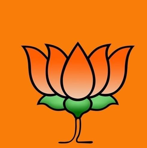 ManishPDA's tweet image. जब तक भाजपा को फायदा होता रहा, तब तक बहुजन समाज पार्टी की मुखिया शांत रहीं

लेकिन जैसे ही 2024 लोकसभा चुनाव में समाजवादी पार्टी को फायदा हुआ और BSP का वोटर सपा की ओर झुका,

वैसे ही भाजपा के कान खड़े हो गए

अब आप देख ही रहे है मायावती जी
अब मंच से समाजवादी पार्टी की आलोचना और…