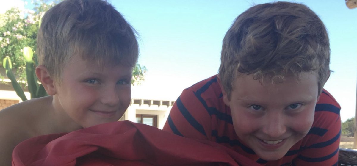 Me lo dicevo, me lo dicevo: goditeli che il tempo con loro va in discesa e corre veloce. E così ho fatto, ma nonostante questo, la nostalgia nel ricordare la musica delle loro risate, quando riuscivo a tenerli ancora in braccio insieme è ancora viva. #figli