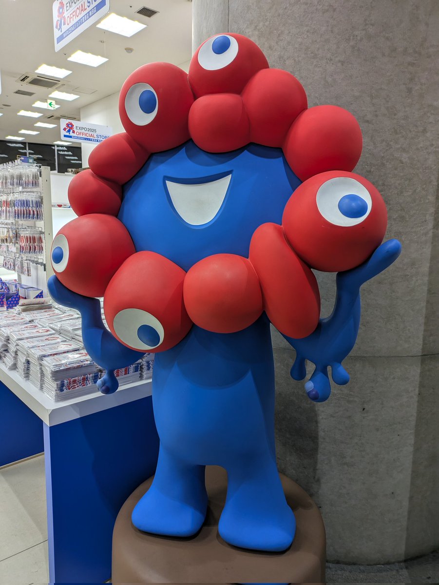 usagiwaraby's tweet photo. 某所にミャクミャクいた https://t.co/yqTJt5OLBL