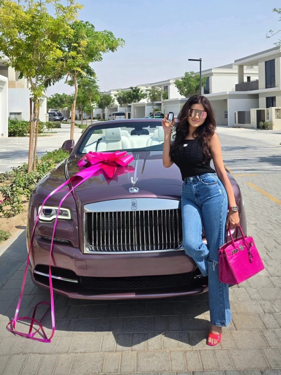 هدية #مي_عمر من زوجها #محمد_سامي سياره تعدى ثمنها ال 20 مليون جنيه