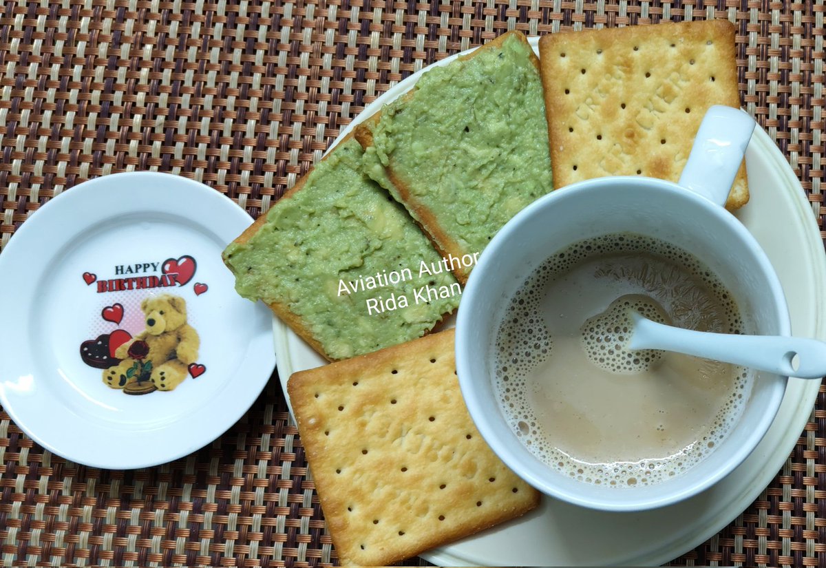 mohd_ridakhan's tweet image. Sunday #breakfast with avacado paste crackers & coffee.. Added black pepper in avacado paste & just spread it on the crackers.. the easy way to start my lazy sunday morning. Good morning to all of u.. 🌞
#food #cooking #foodie
