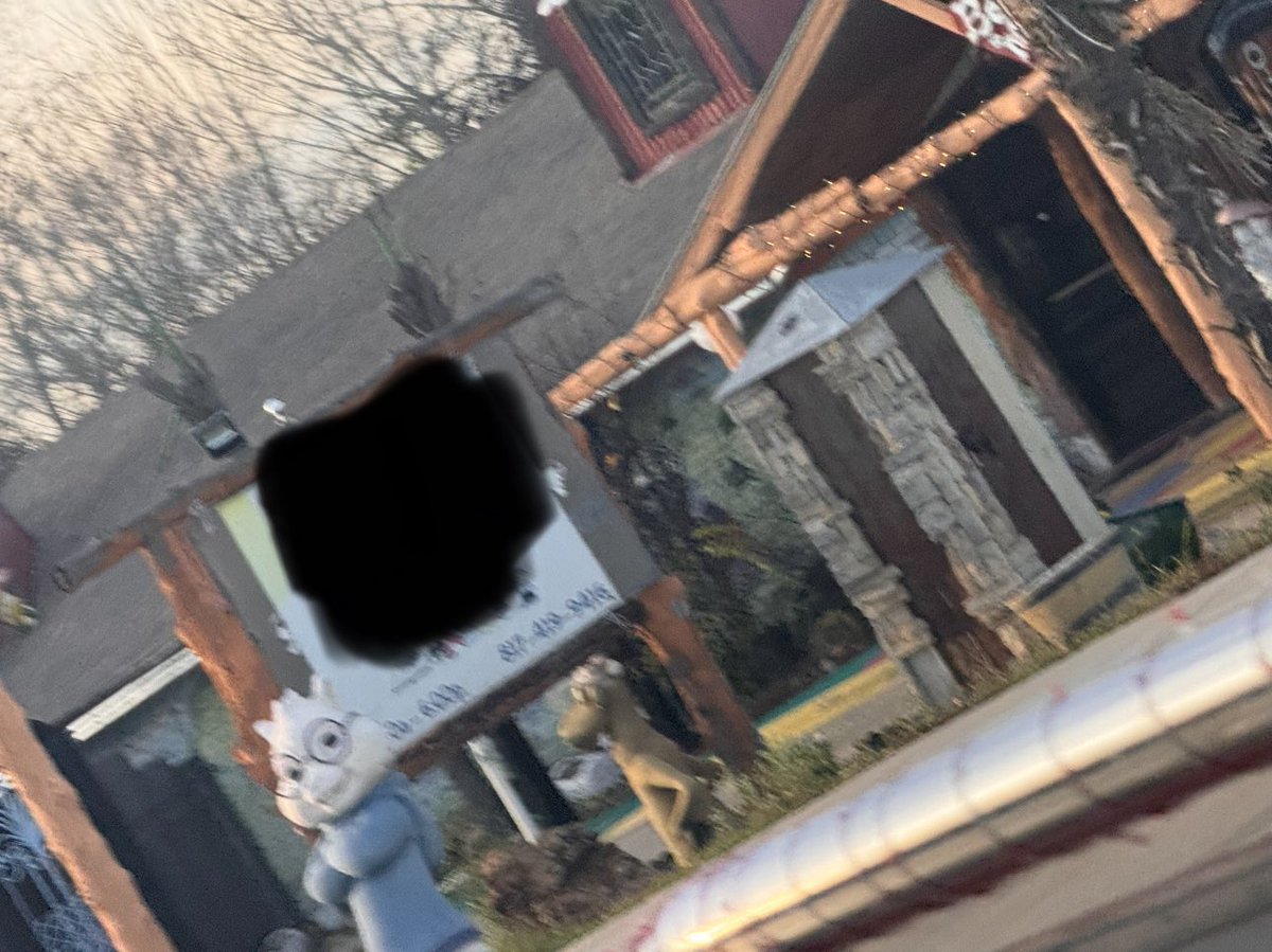 drabsigh's tweet photo. @CrispyFrise No way cuz how come this random daycare type place I drove by had a Simon 😭😭 https://t.co/lPawodLuqs