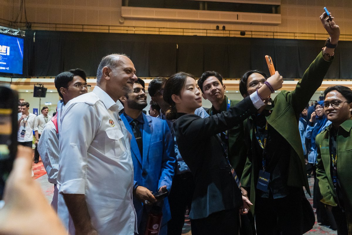 GobindSinghDeo's tweet image. By embedding digital literacy, ethical governance, and human-centred design into every level of our digital strategy, we can build a future of work that is inclusive, innovative, and distinctly Malaysian. 🇲🇾💫

#MalaysiaMADANI 
#University 
#Talent 
#RancakkanMADANI…