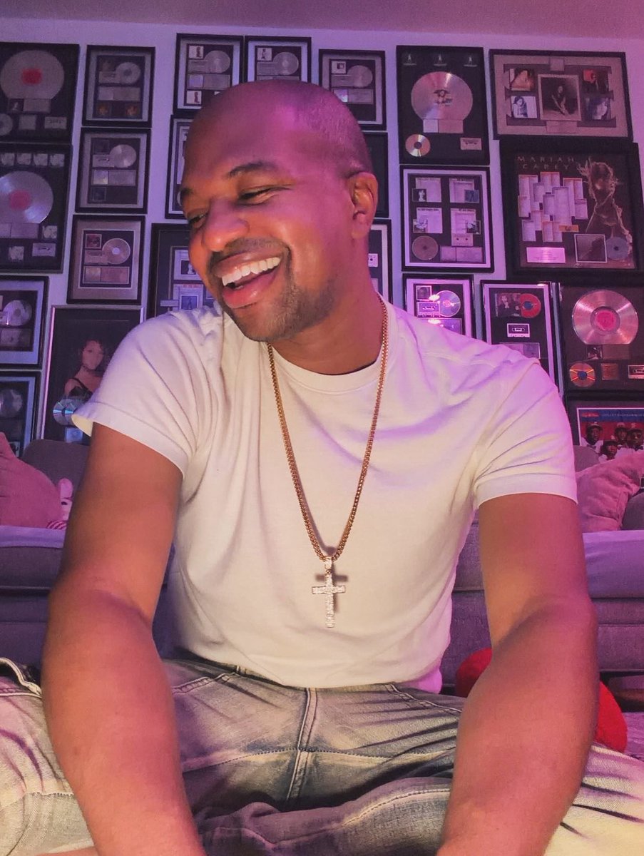 RonnieBettis's tweet image. Between dreams and reality—there’s me. 🌙 #LateNightVibes